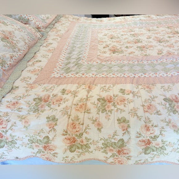 Vintage 80s 90s Hand Stitched Cottagecore Patchwork Quilt With Shams - 100”x90” - Picture 3 of 9